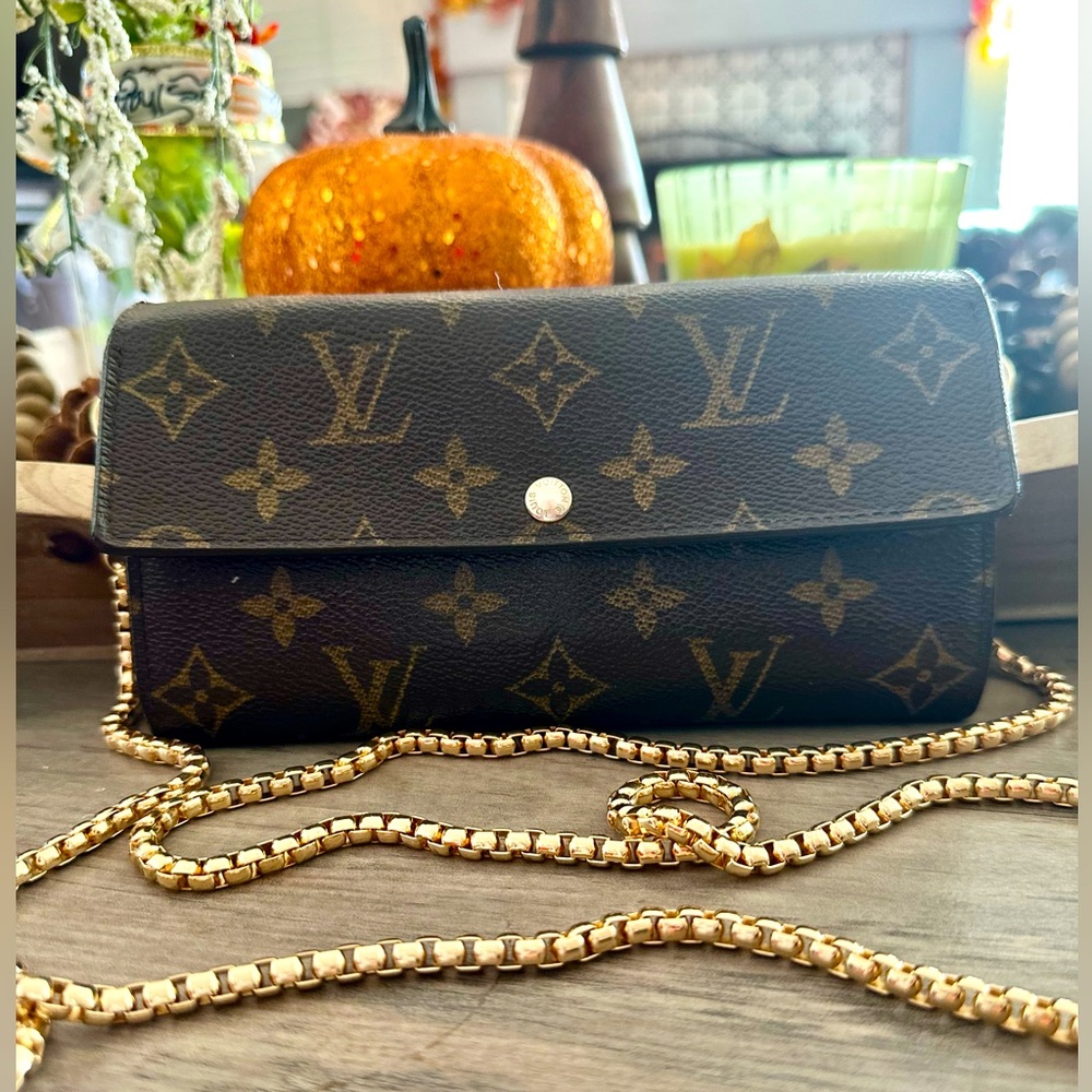 - Louis Vuitton Monogram Portefeiulle
Sarah Long Bifold Wallet converted 🤎🤍